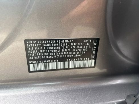 Used 2016 Volkswagen e-Golf SE image 19