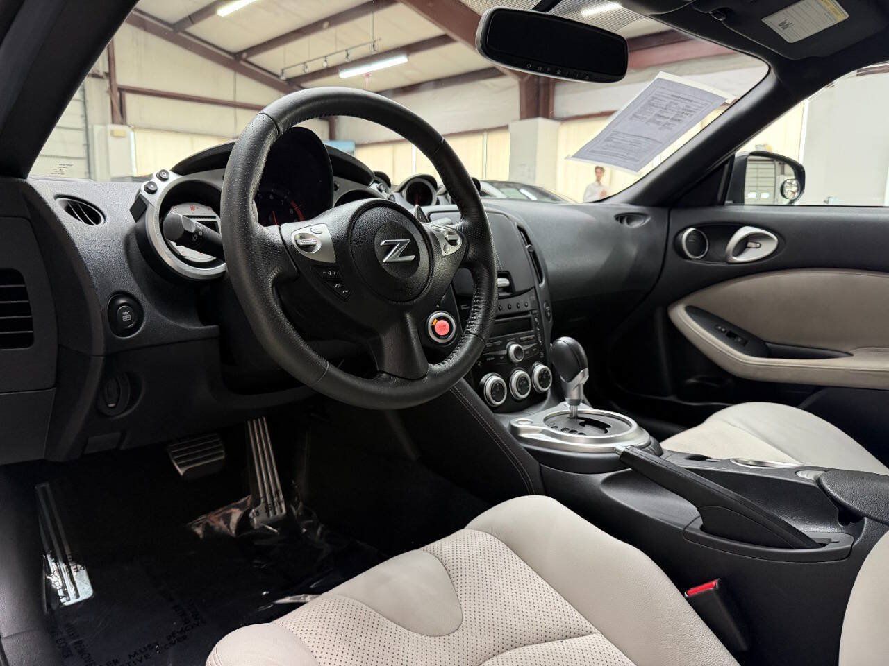 Used 2009 Nissan 370Z Touring w/ Sport Pkg RWD image 15