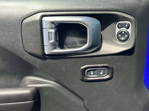 Used 2018 Jeep Wrangler Unlimited Sport S AWD/4WD image 16