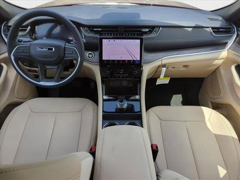 New 2025 Jeep Grand Cherokee Limited w/ Black Appearance Package image 16