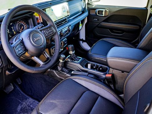 New 2025 Jeep Gladiator Sport image 14