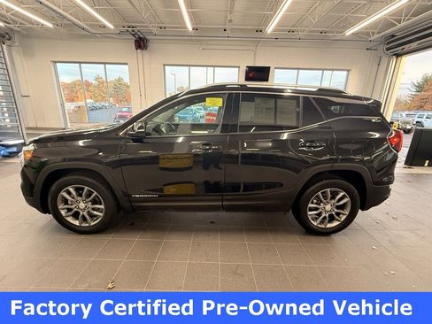Used 2024 GMC Terrain SLT image 4