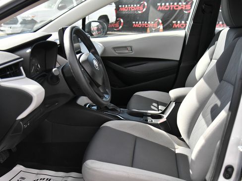 Used 2025 Toyota Corolla LE w/ LE Premium Package FWD image 16