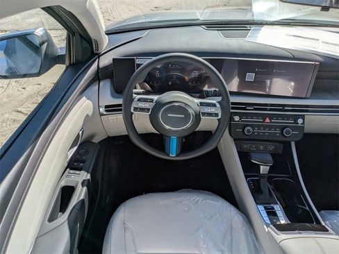 New 2026 Hyundai Tucson SE image 16