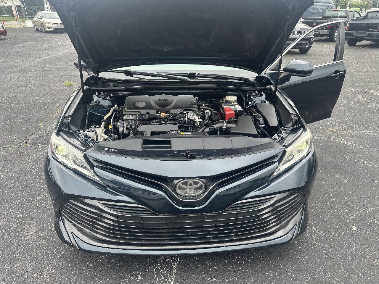 Used 2018 Toyota Camry LE FWD image 15
