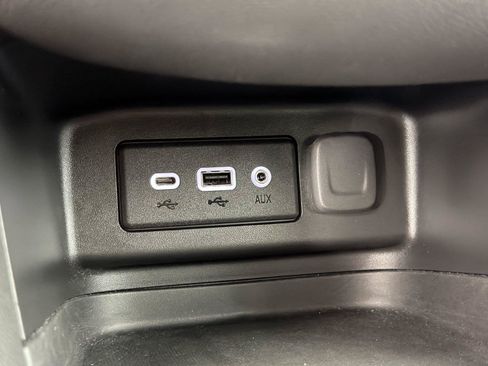 Used 2024 Chevrolet Equinox LT FWD image 30