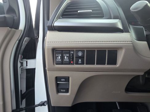 Used 2022 Honda Odyssey EX image 24