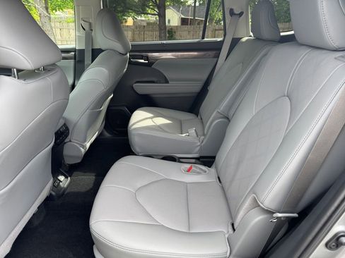 Used 2026 Toyota Highlander Platinum AWD/4WD image 19