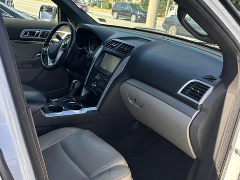 Used 2012 Ford Explorer XLT image 4