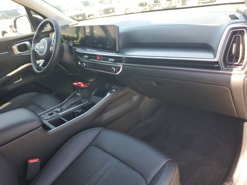 Used 2025 Kia Sorento S image 19