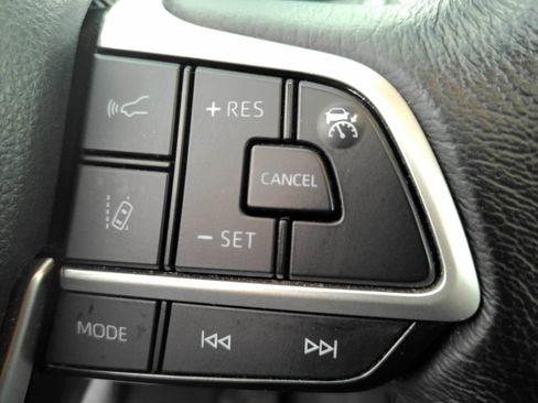 Used 2022 Toyota Sienna XLE AWD/4WD image 25