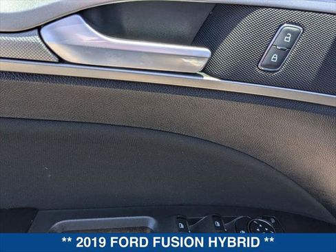 Used 2019 Ford Fusion SE FWD image 11