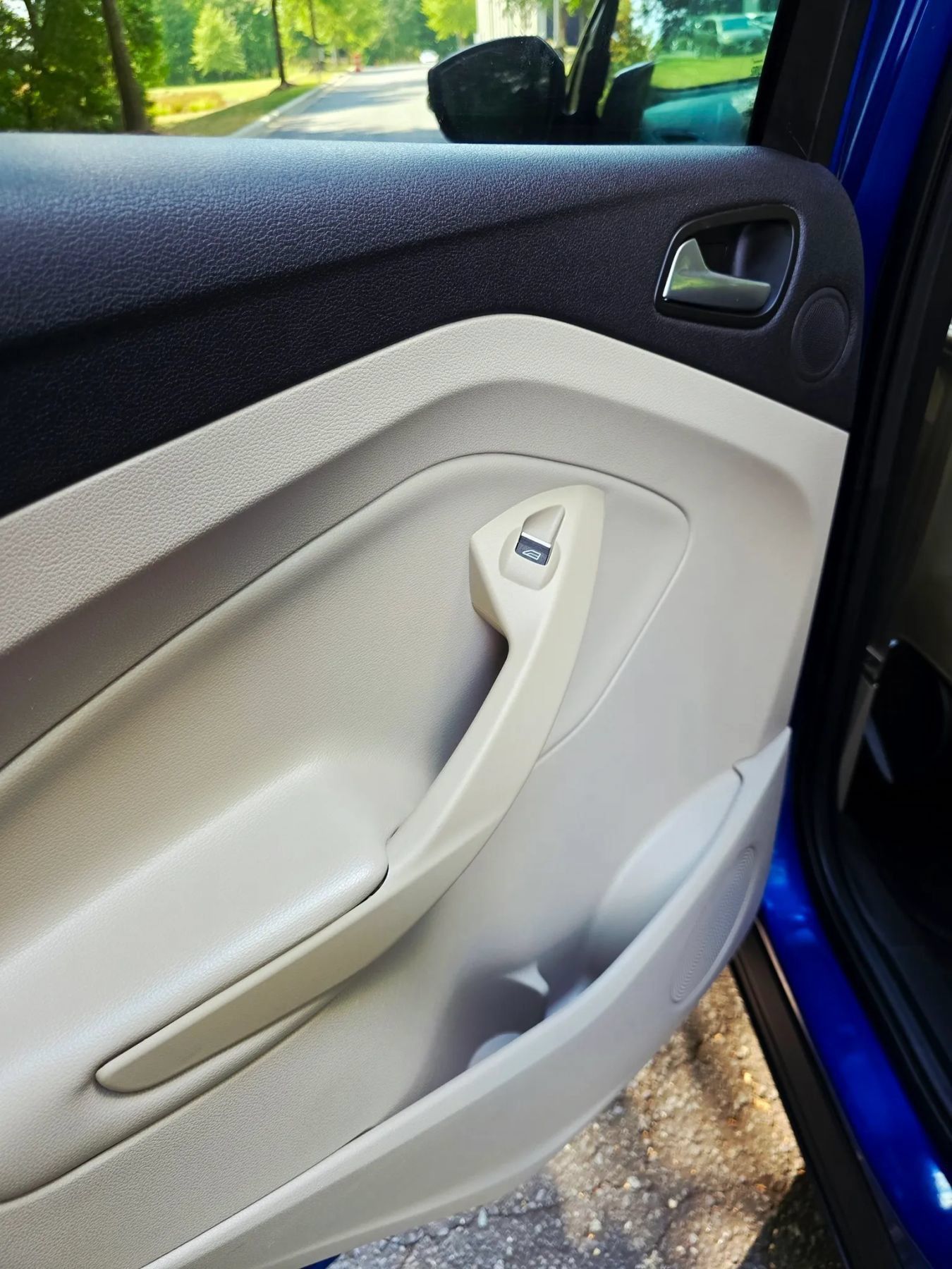 Used 2017 Ford Escape Titanium FWD image 34
