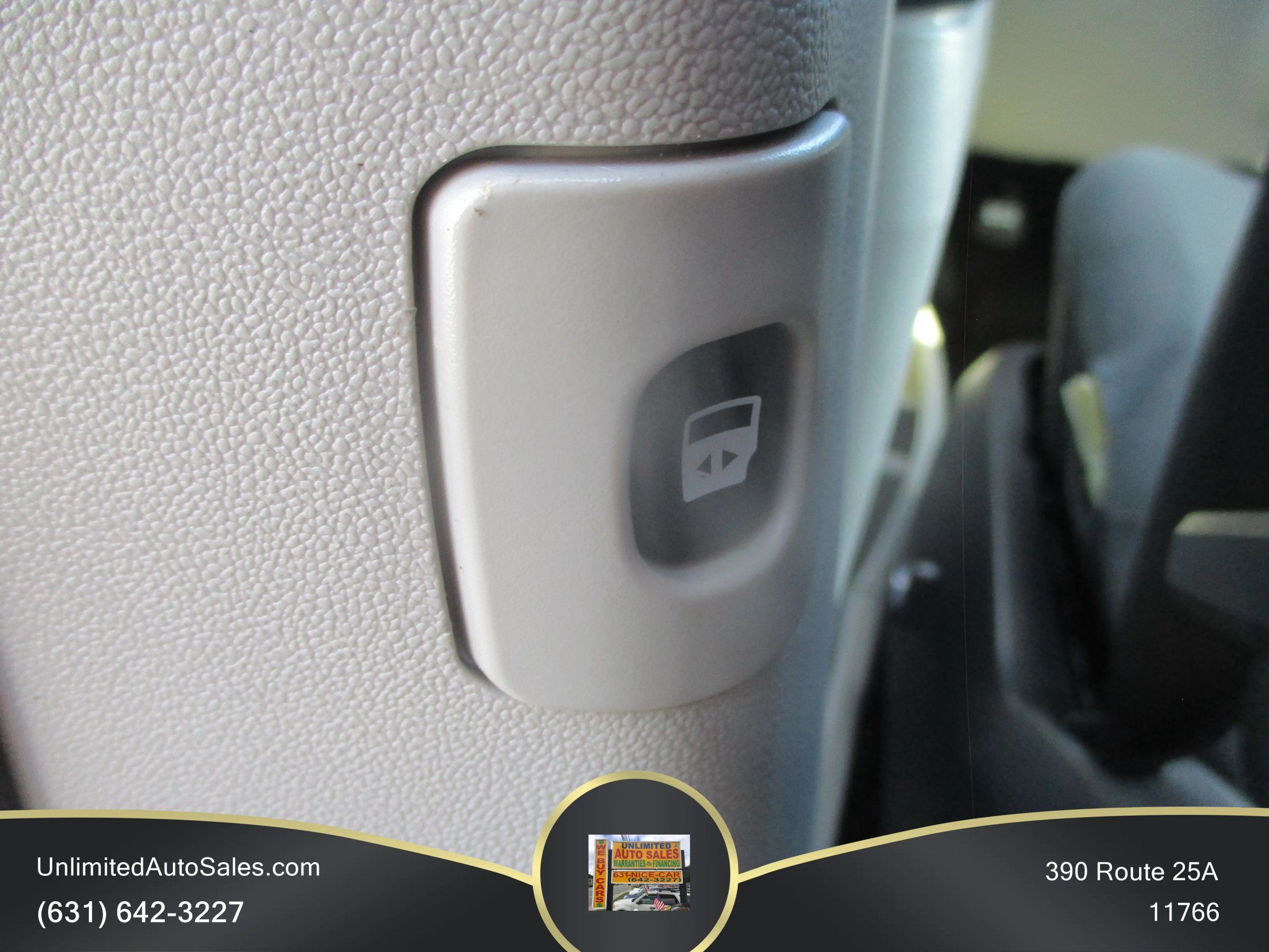Used 2010 Dodge Grand Caravan SXT FWD image 8