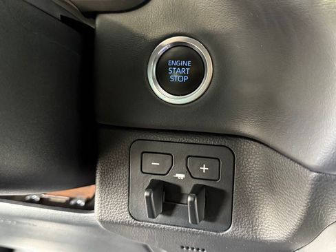 Used 2024 Toyota Tundra Platinum image 27