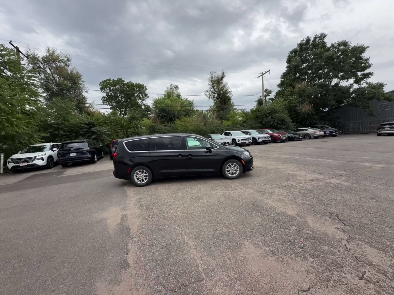 Used 2023 Chrysler Voyager LX FWD image 15