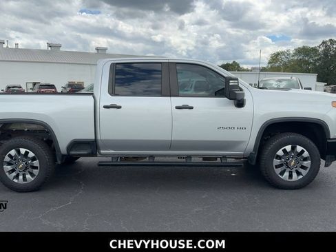 Used 2023 Chevrolet Silverado 2500 Custom w/ Custom Value Package AWD/4WD image 2