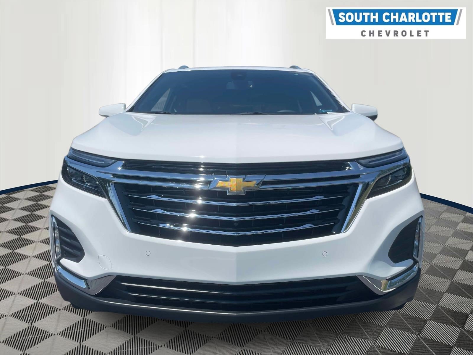 Used 2024 Chevrolet Equinox Premier AWD/4WD image 2