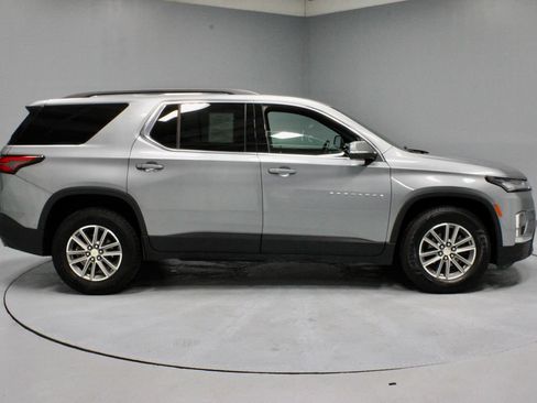 Used 2023 Chevrolet Traverse LT FWD image 12