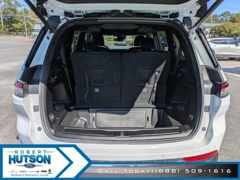 Used 2025 Jeep Grand Cherokee L Limited w/ Luxury Tech Group II AWD/4WD image 10