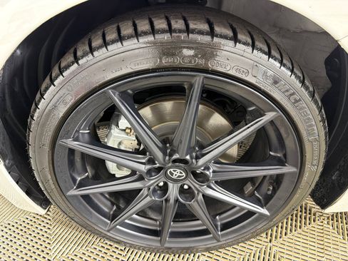 Used 2025 Toyota GR86 Premium w/ ALL Weather Mat Package (TMS) image 11