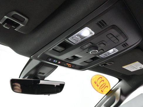 Used 2022 Chevrolet Suburban High Country image 30