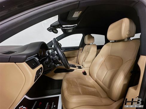 Used 2018 Porsche Macan image 16
