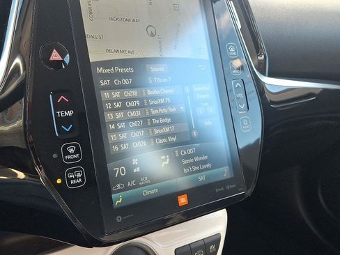 Used 2018 Toyota Prius Prime Advanced image 17