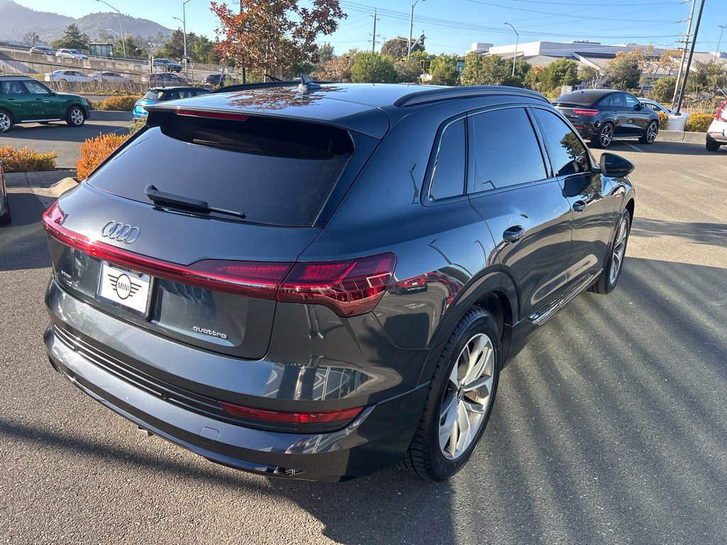 Used 2021 Audi e-tron Premium Plus w/ Premium Plus Package AWD/4WD image 5
