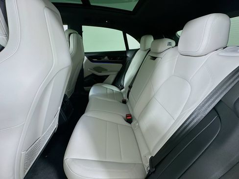 Used 2025 Porsche Macan 4 Electric AWD/4WD image 39