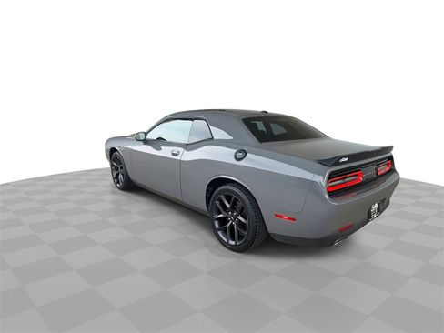 Used 2019 Dodge Challenger SXT w/ Blacktop Package image 6