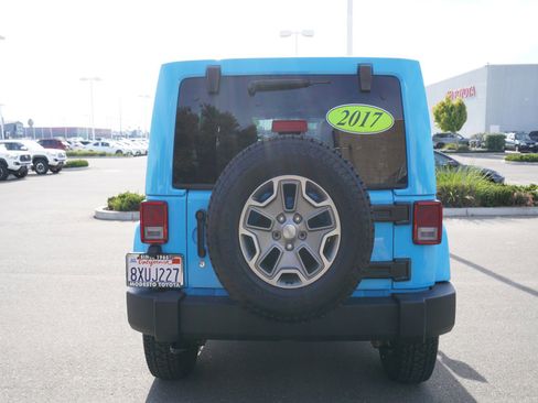 Used 2017 Jeep Wrangler Unlimited Rubicon w/ Connectivity Group image 11