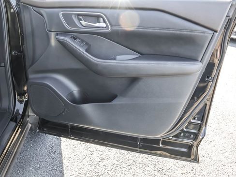 Used 2021 Nissan Rogue Platinum image 40