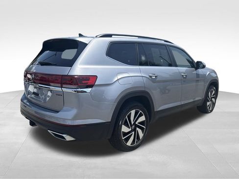 Used 2024 Volkswagen Atlas SE AWD/4WD image 4