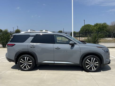 Used 2025 Nissan Pathfinder Platinum AWD/4WD image 3