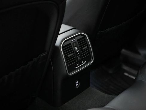 Certified 2026 Porsche Macan AWD/4WD image 35