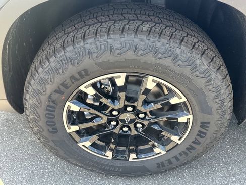 New 2026 Chevrolet Traverse Z71 w/ Enhanced Driving Package AWD/4WD image 9