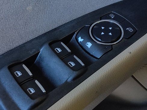 Used 2020 Ford Fusion SE image 27