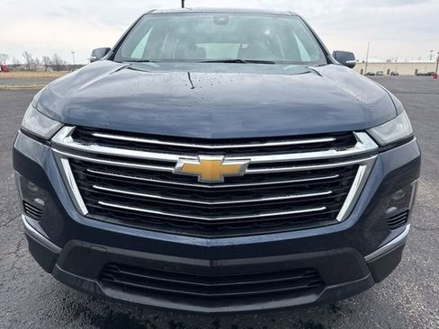 Used 2023 Chevrolet Traverse LT image 2