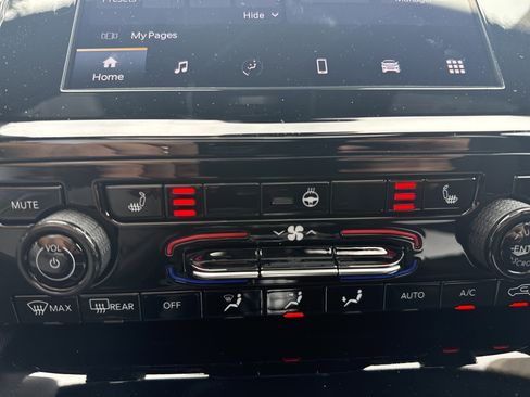 New 2025 Jeep Grand Cherokee Laredo X w/ Luxury Tech Group I image 27