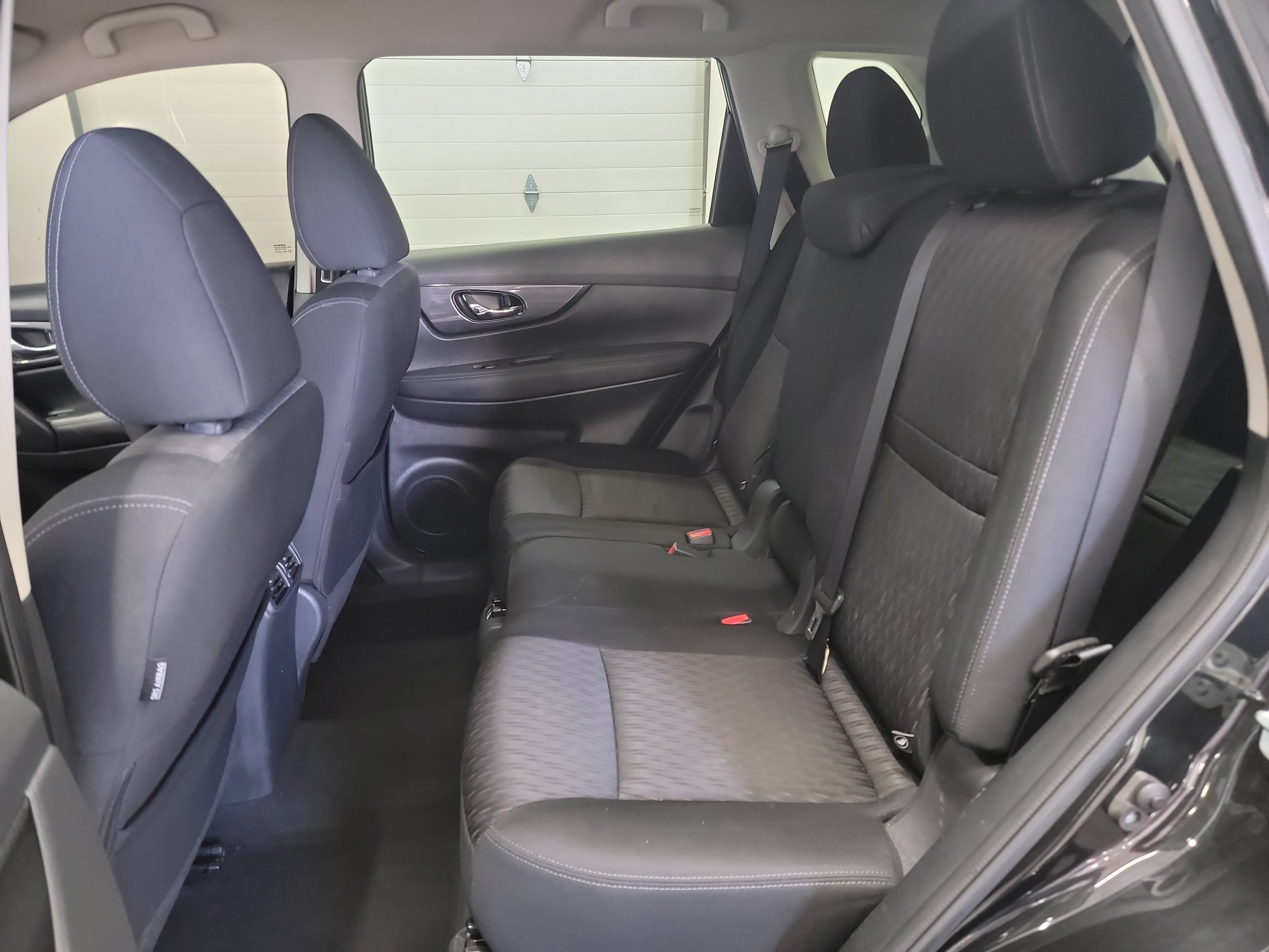 Used 2017 Nissan Rogue SV AWD/4WD image 27