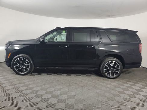 New 2026 Chevrolet Suburban RST image 7