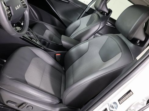 Used 2024 Kia Niro EX image 10