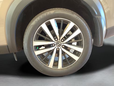 Certified 2025 Nissan Pathfinder Platinum w/ Cargo Package AWD/4WD image 33