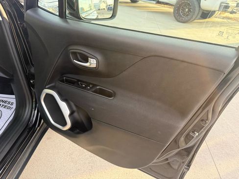 Used 2020 Jeep Renegade Latitude image 16