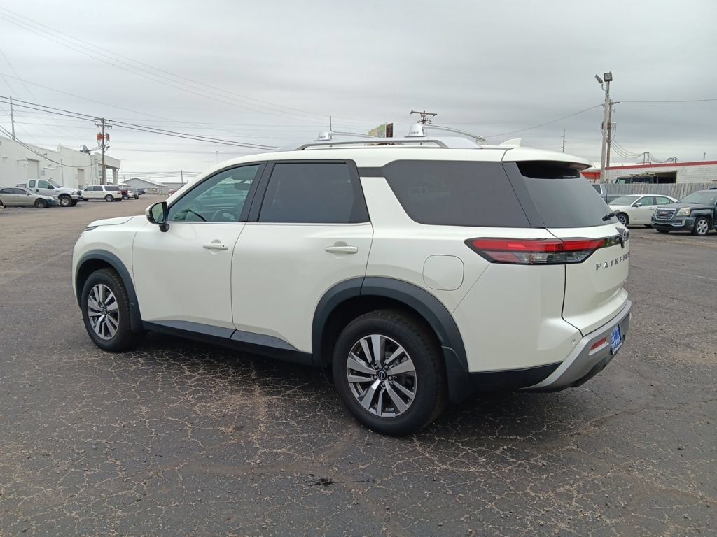 Used 2023 Nissan Pathfinder SL AWD/4WD image 9