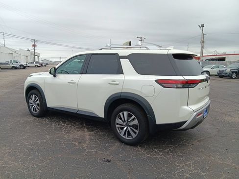 Used 2023 Nissan Pathfinder SL AWD/4WD image 9