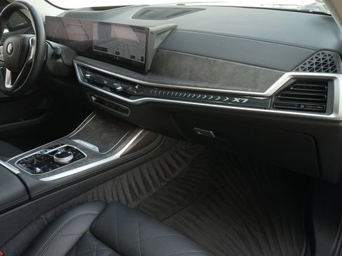 Used 2024 BMW X7 xDrive40i w/ Premium Package AWD/4WD image 5
