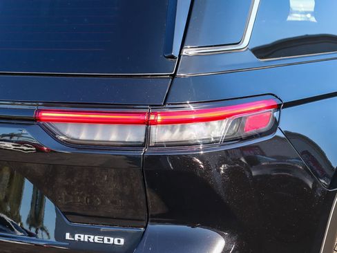 Used 2025 Jeep Grand Cherokee Laredo X RWD image 6