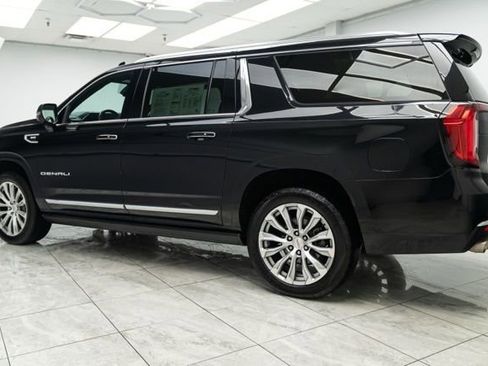 Used 2023 GMC Yukon XL Denali image 3